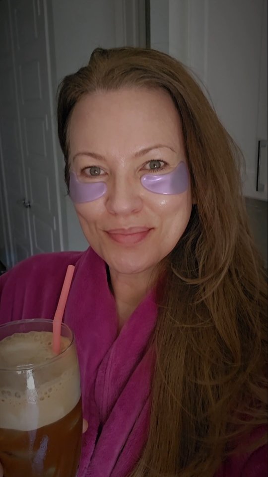 I drink my "skincare"

#collagenforskin #bonebrothprotein #aginggracefully #antiaging #healthyskin #collagen