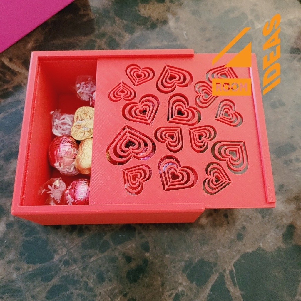 Box with sliding heart lid - square thumbnail