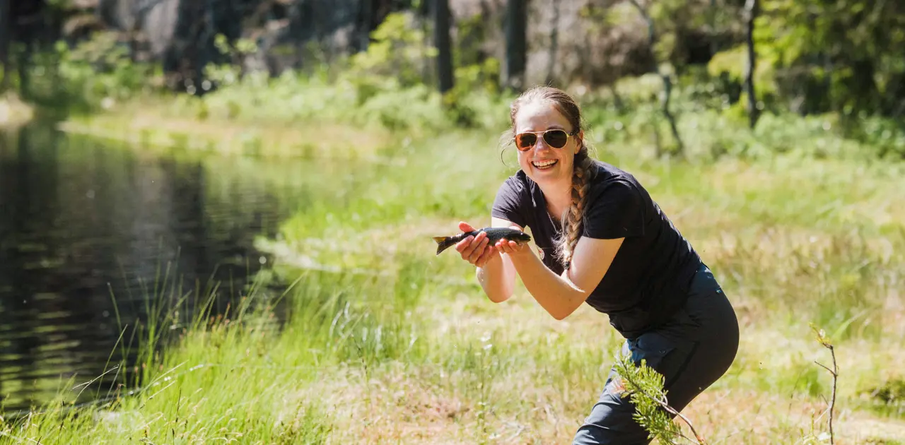🎣 Fiskelykke i Oslomarka: 10 DNT-hytter ved gode fiskevann   thumbnail