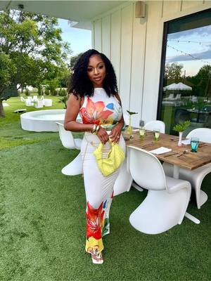 When in doubt, grab a two piece set! The pops of color on this set makes it great for brunch, lunch or day dates! This s