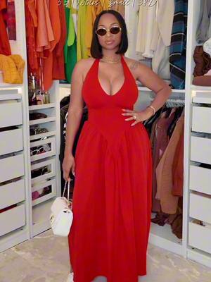 Dresses are linked in bio Under “Bio/iamlonni”…Size Reference: 5’5 | 160lbs | 38D | Small • Don’t you love when you find