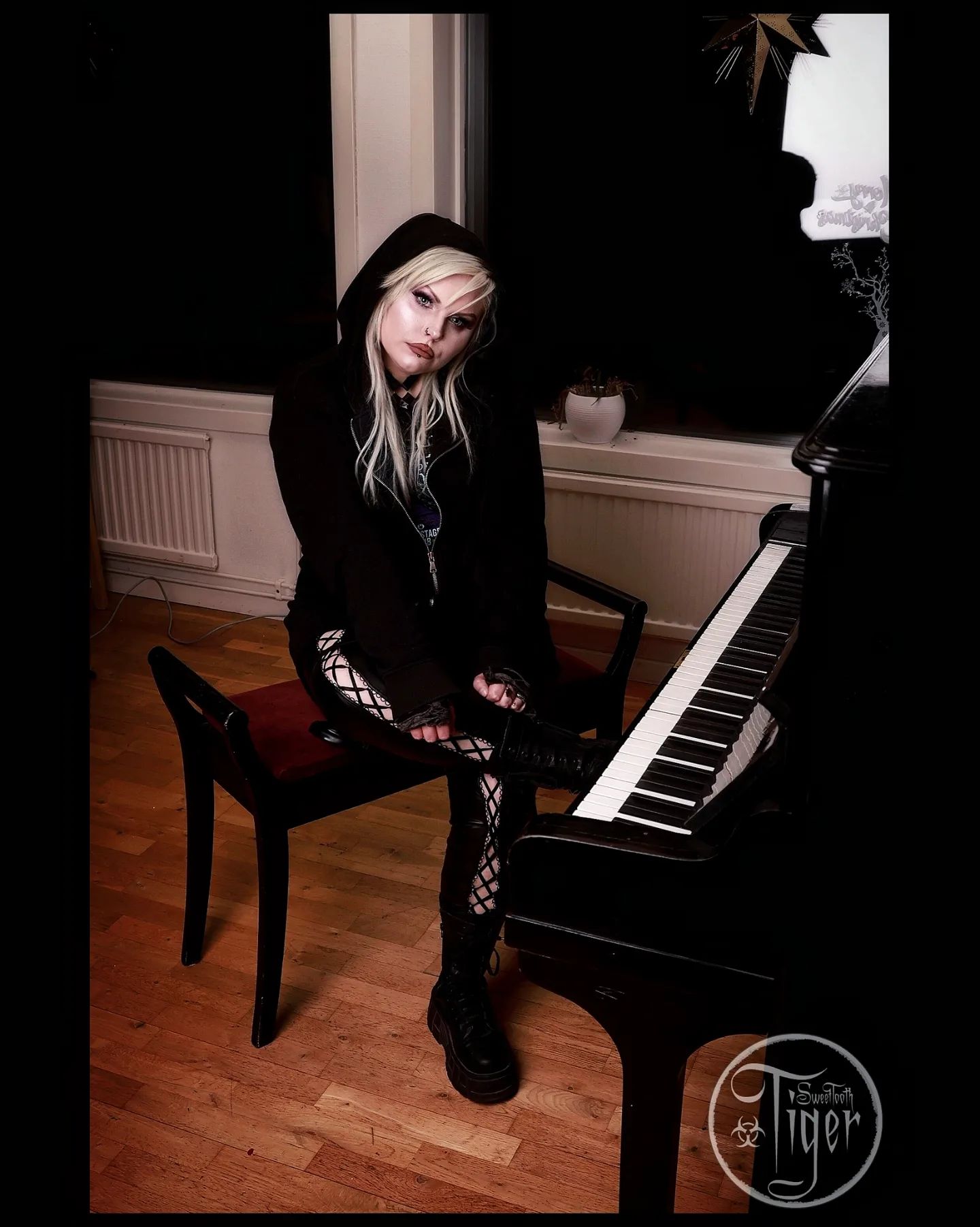 "Art should comfort the disturbed and disturb the comfortable" #noicantplaythepiano 'cause #imjustaguitarist ✌️
Photogra