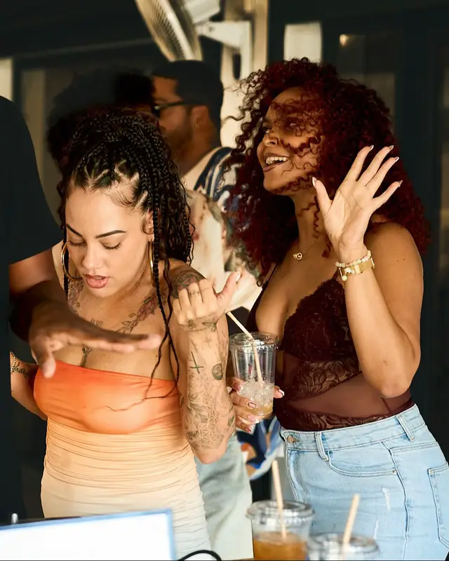 The time has come ... BREW & BEATS ton nouveau rendez-vous ☕️🎶💃 Bright smile. High energy. Bold beats with @Lime Lime Fe