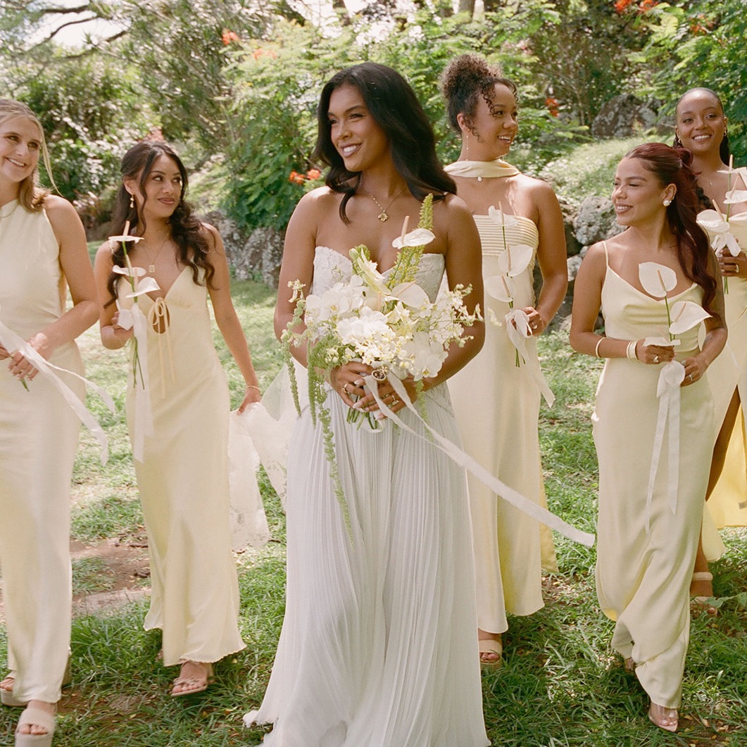 Vogue - Jayda & Jaylinn's beautiful Oahu Wedding,  'A love letter to Hawaii and their guests' thumbnail