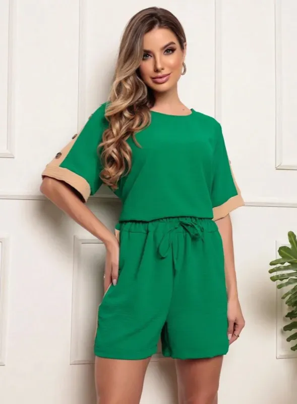 Conjunto short e blusa Duna com botões nas mangas thumbnail