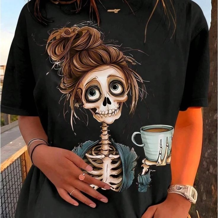 Camiseta feminina com estampa de caveira mulher halloween  thumbnail