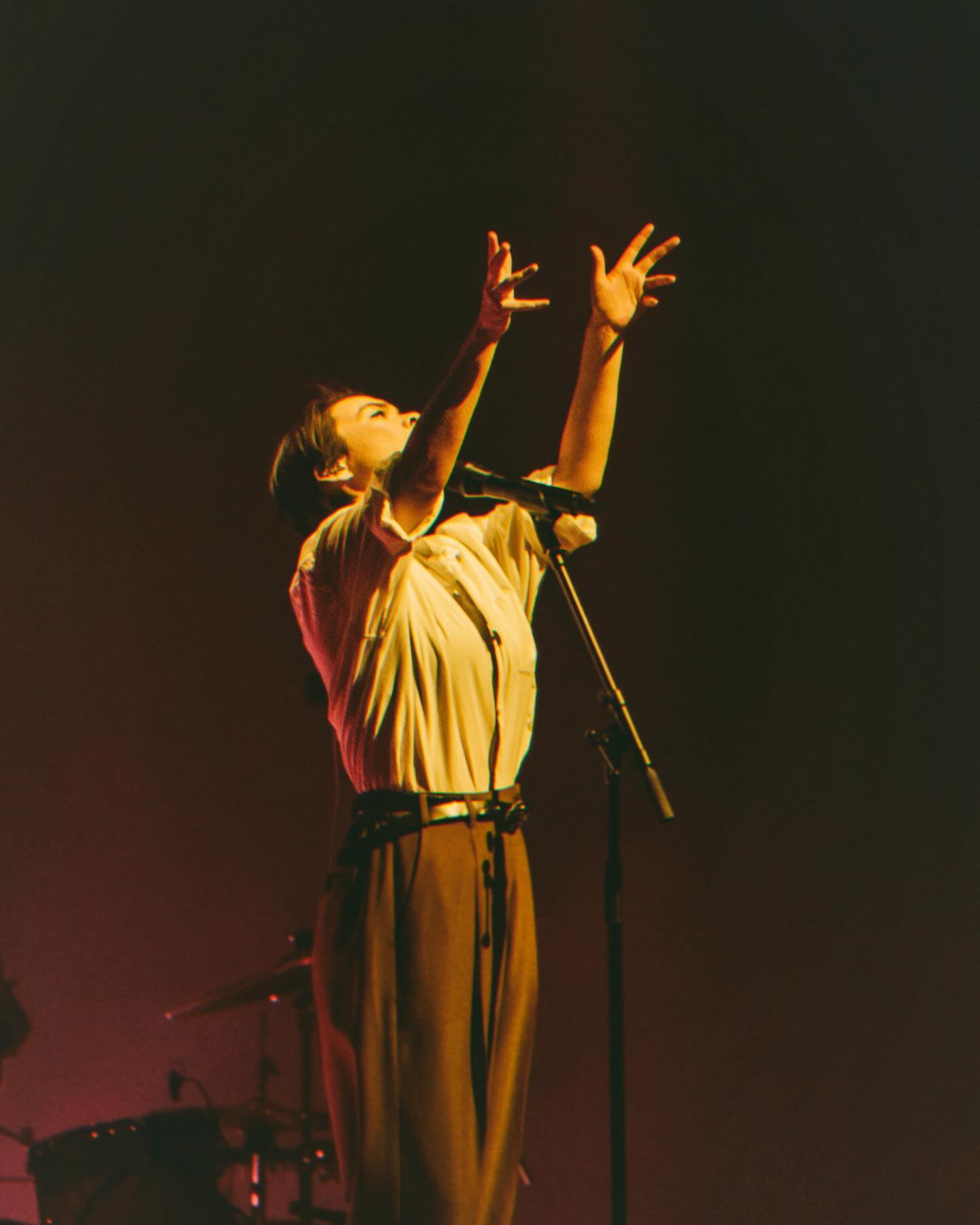 胸がはち切れそうで ✨
LINK IN BIO: @mitskileaks at @txtcutheatre 
📸: Carly May Gravley for @dallasobserver 
DO NOT REPOST WITHOUT 