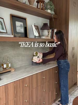 Looks like $25,000 cabinets to me 👀 💸 and the counter looks like Taj Mahal Quartzite but it’s porcelain from @Bedrosians