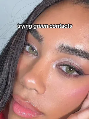 Do you think they look natural? Use code ‘MALRIE’ for 10% off @KIISBEAUTYSHOP 💗 #colorcontacts #coloredlenses #greeneyes