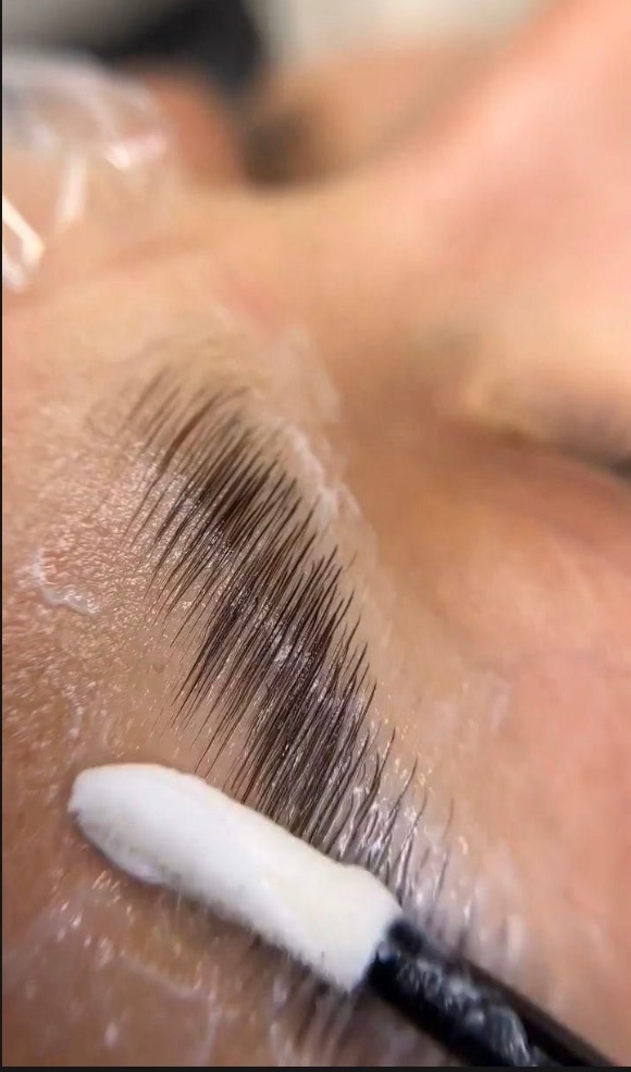 Brow Lamination  thumbnail