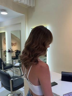 Girl Châu Âu nhưng lại thích hệ châu á 😊  #uontocsongloi #uontoc #taphairsalon #uontocnhatrang #cattocnhatrang #nhuomtoc