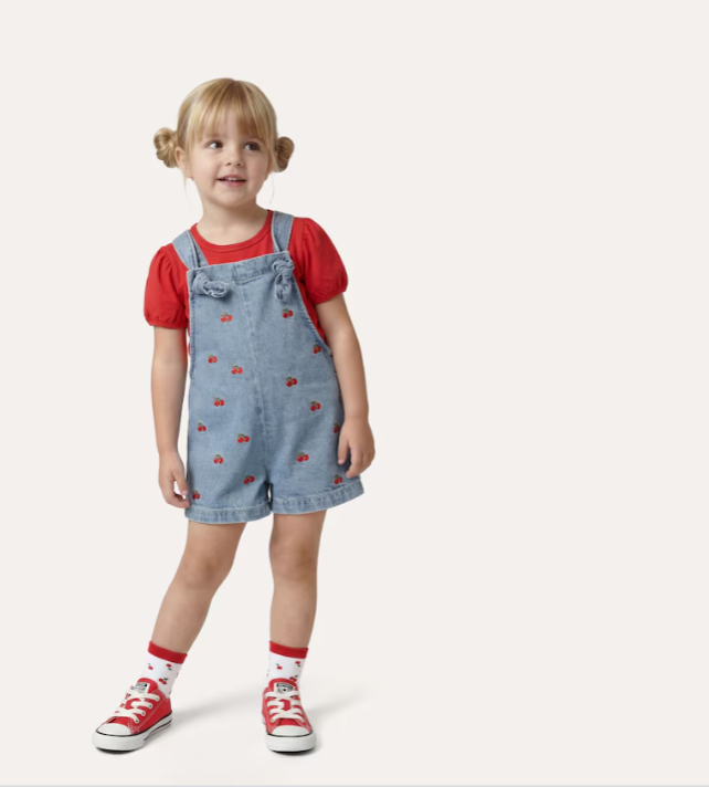 Jardineira jeans infantil bordado de cerejas thumbnail