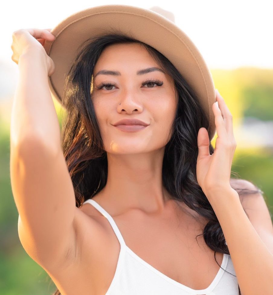 Book Model Catalina  - The Block Agency  thumbnail