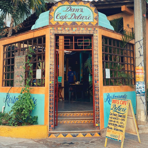 Dan's Luxe Cafe thumbnail