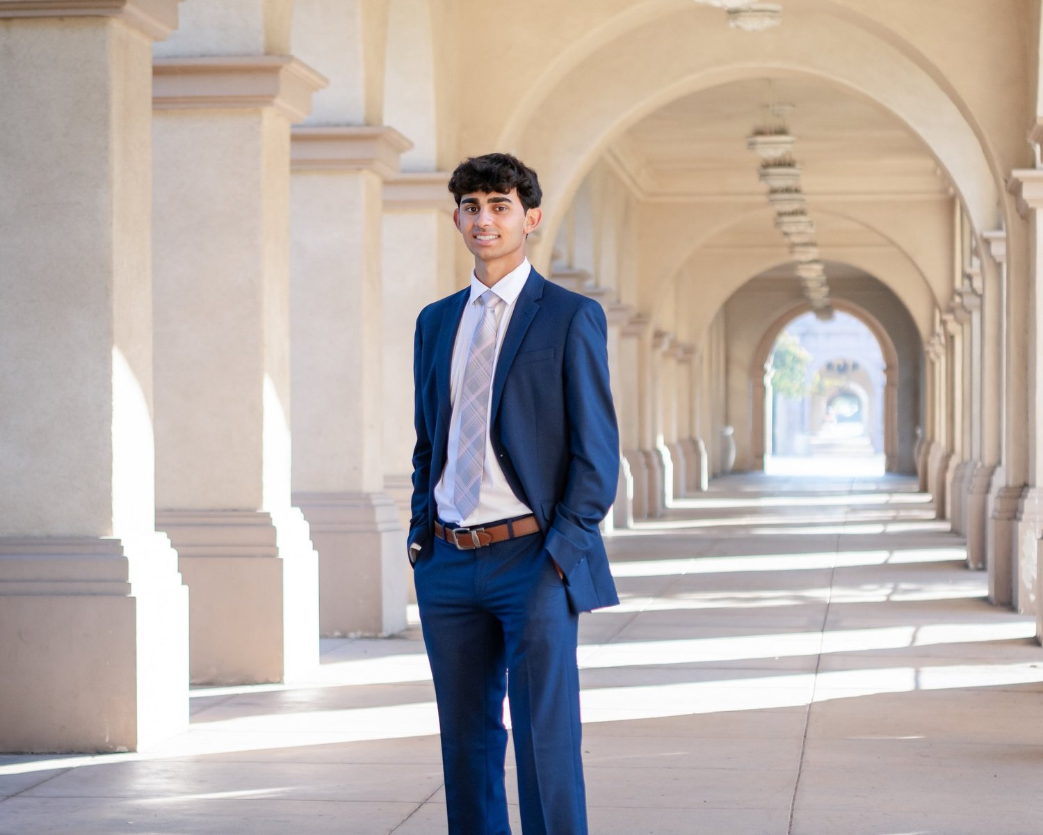 Upscale Senior Portraits Photographer — Meermans Photography  thumbnail