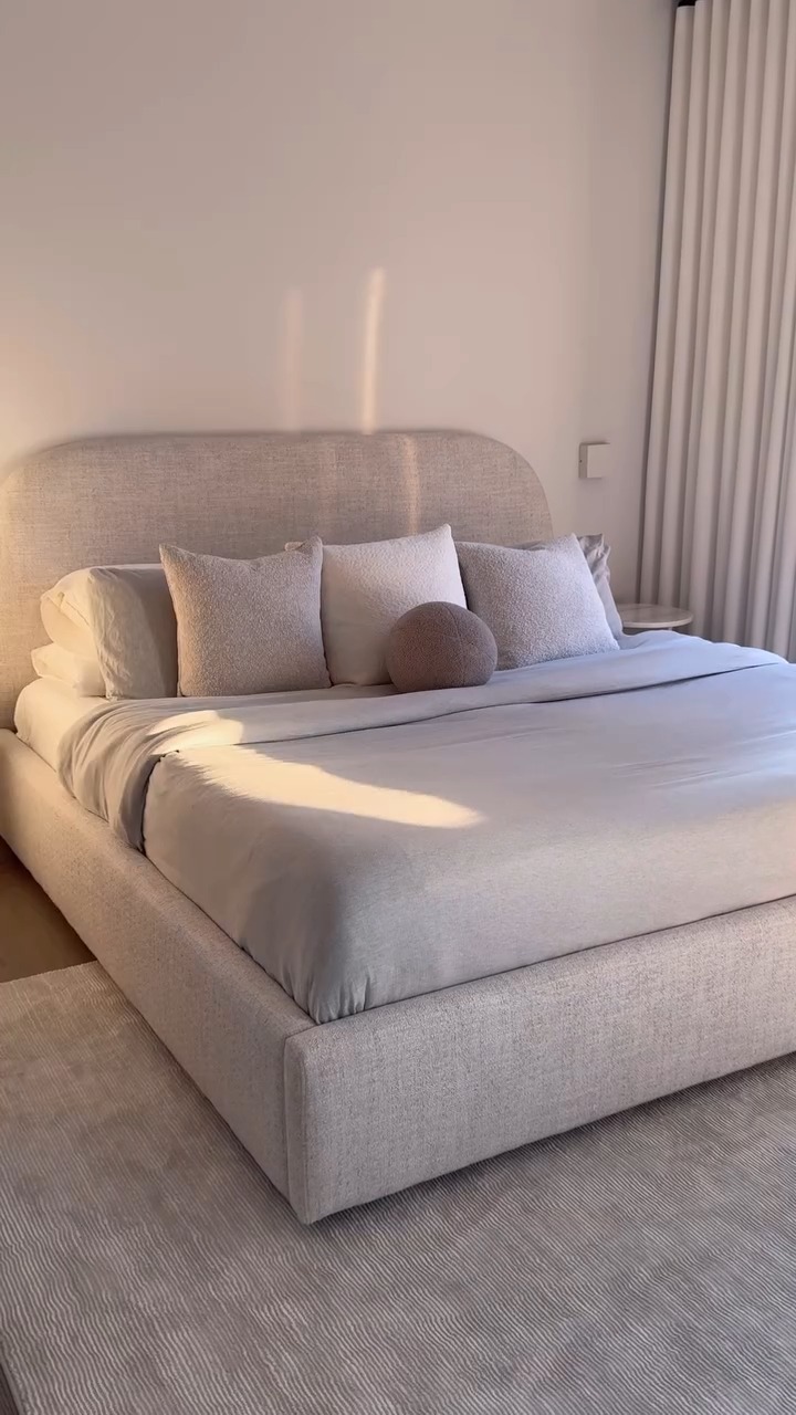 Cuddle up without the heat! 🌙❄️ Our bamboo cooling sheets are designed to keep you cool while still providing that snugg