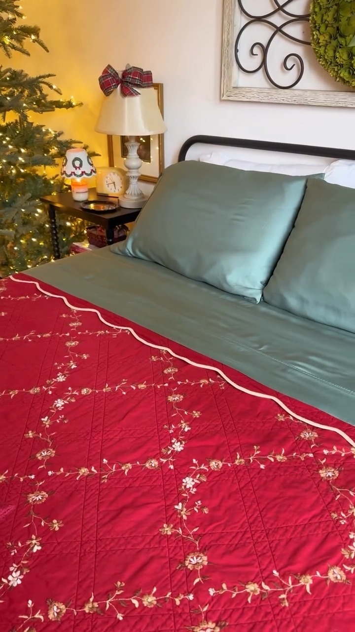 Dreaming of a cozy holiday? ✨ Wrap yourself in the magic of bamboo this season.

Get ready for Gokotta Black Friday Sale