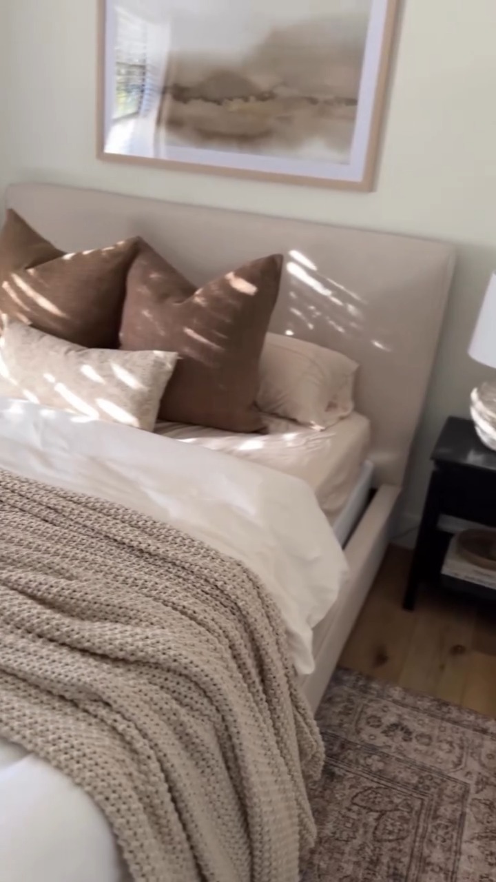 Holiday-ready with sheets that feel like a dream. 🎄✨

Color: Beige
Shop Gokotta luxurious bamboo sheets in links in bio.