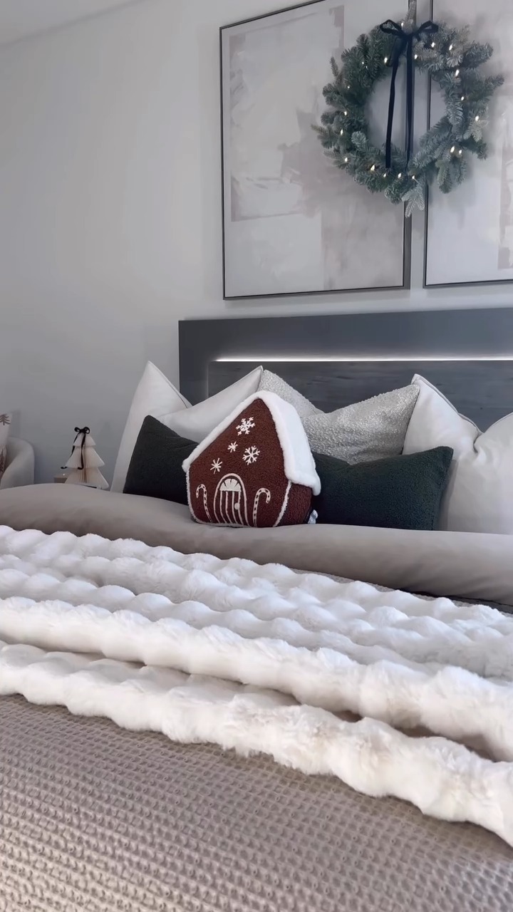 Festive lights, holiday movies, and the softest sheets ever… who’s joining for a cozy night in? ✨🛏️ 🎄

Color: cream whit