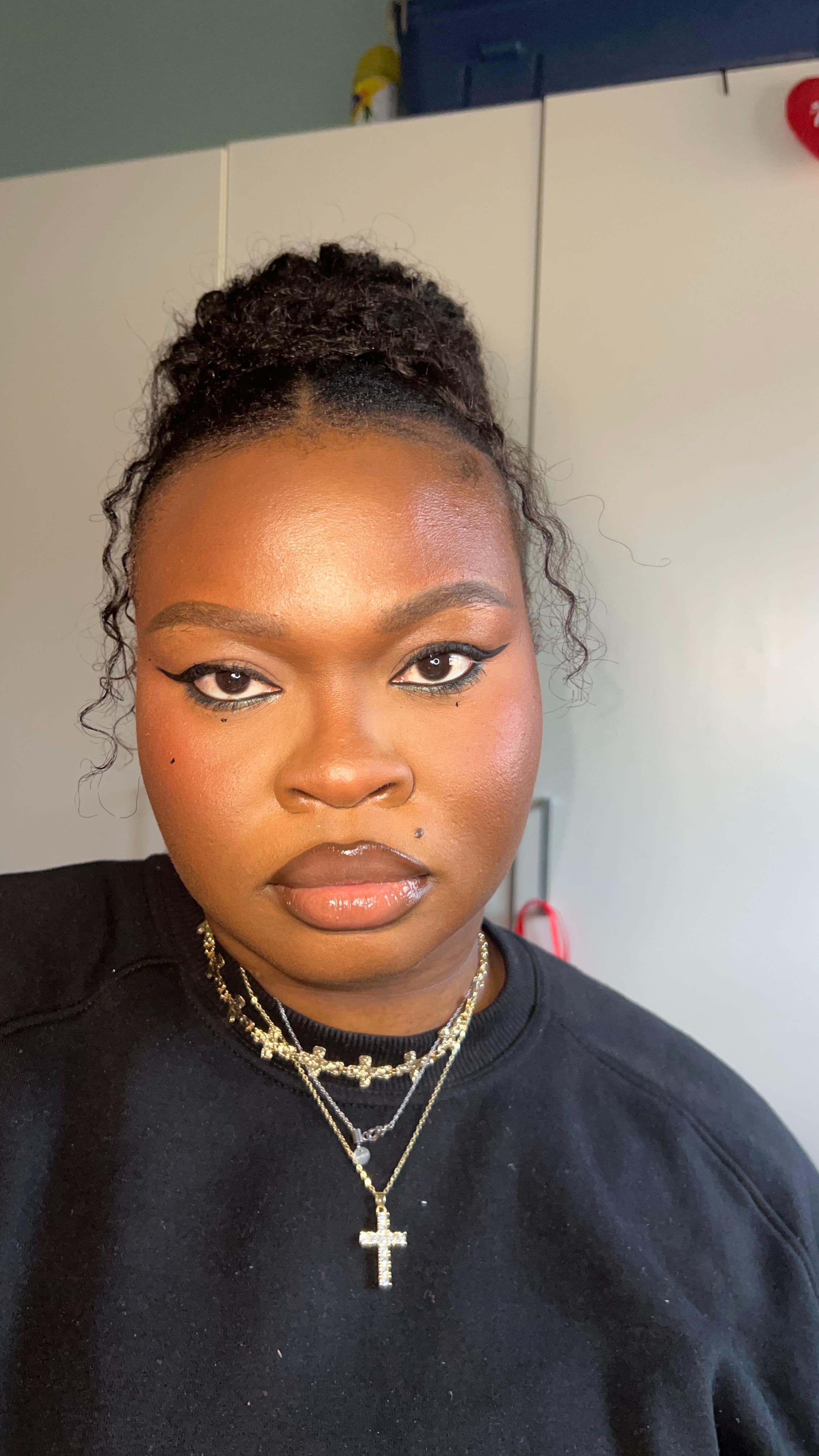 “I live for a lil glam moment”🌸🎀💋
✨Indulging in a makeup session always makes you feel fabulous, doesn’t it?✨

Products: