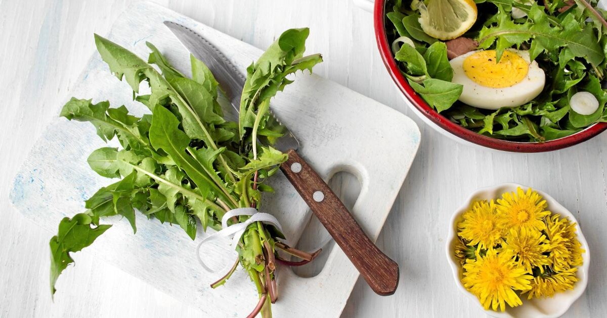 Make your own Dandelion Tea  thumbnail