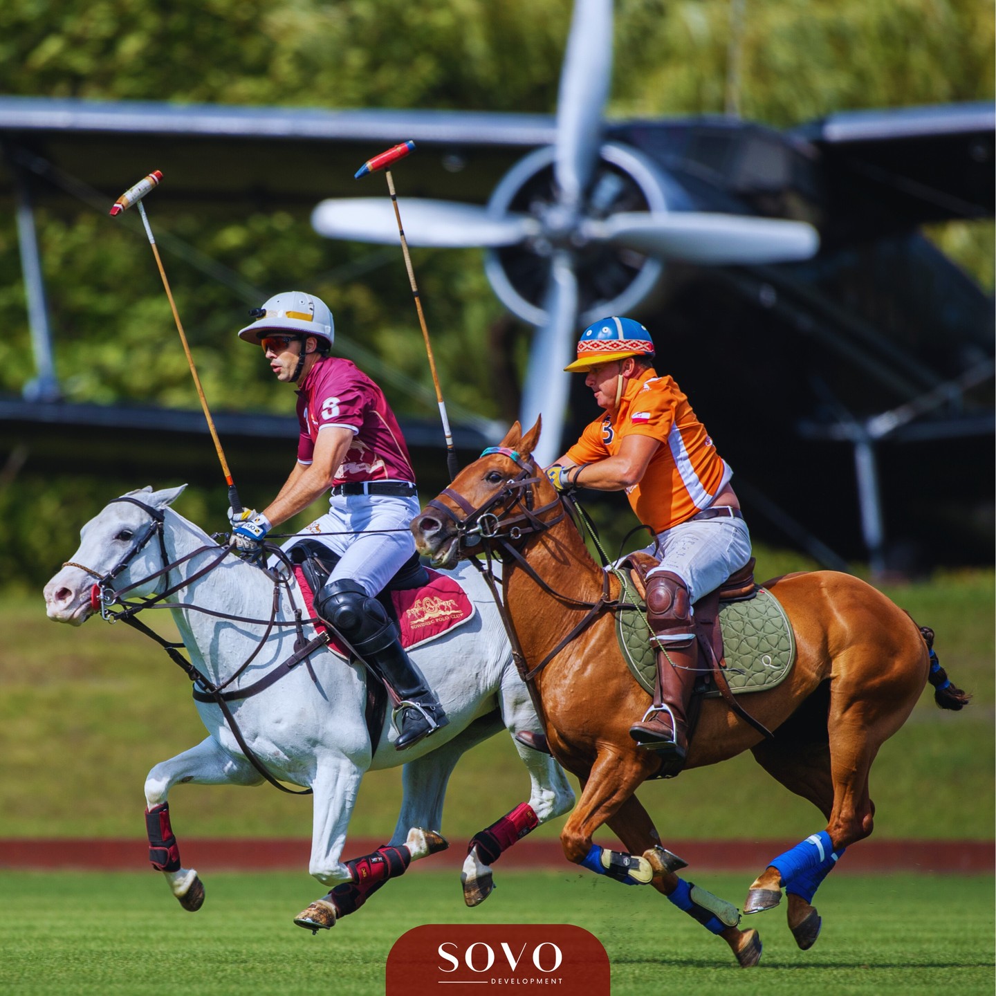 Fasten your seatbelts! ✈️ These polo players are taking their game to new heights, only at Sowiniec Polo Club! 🐎✈️

Capt