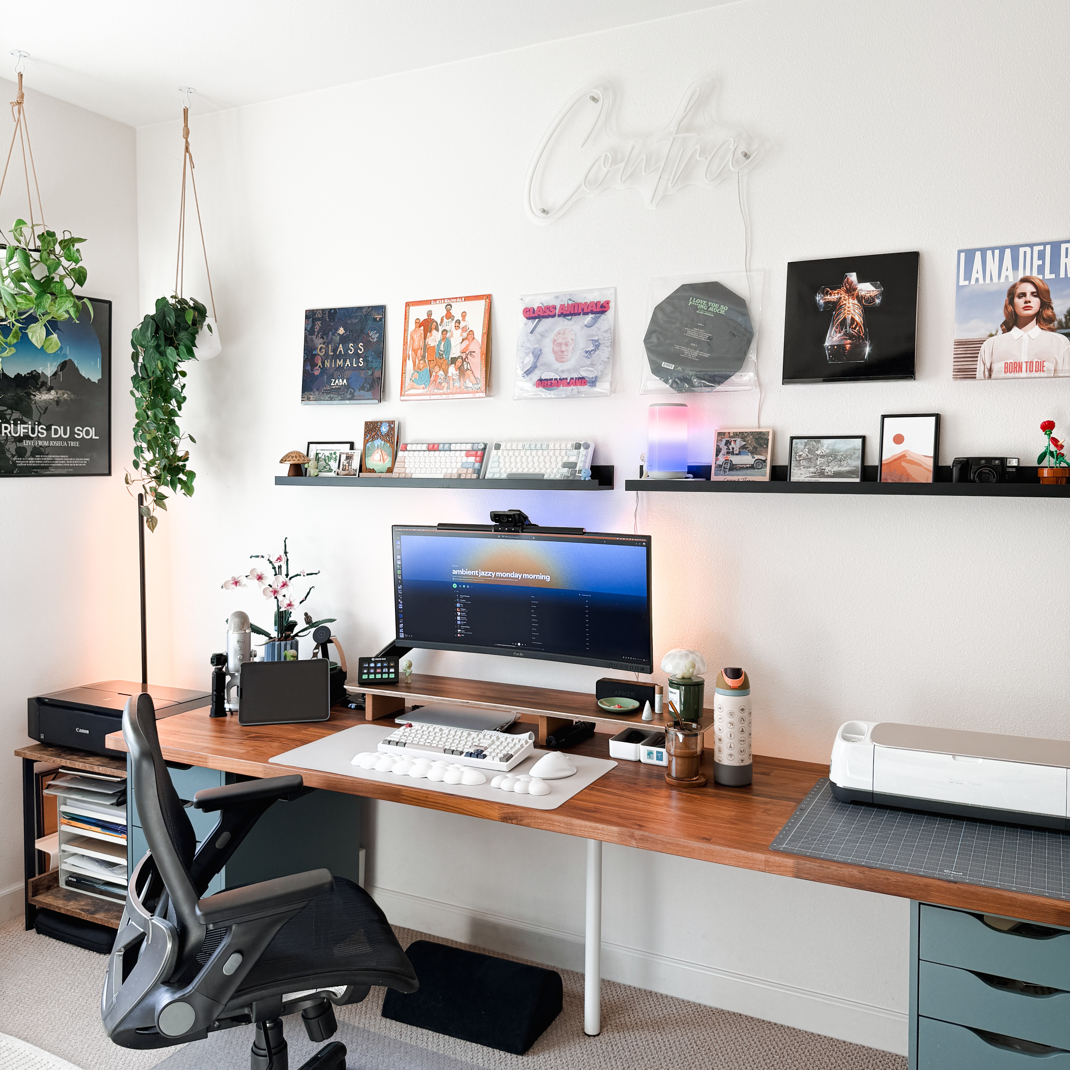 View All Desk Things thumbnail