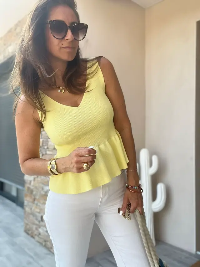Ce petit top jaune fait tout le job sur cet Outfit non? Top @Kiabi  #kiabi  #kiabioutfit #ideedelook #outfitinspo #summe