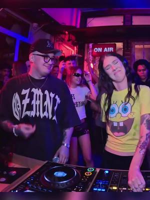Unexpected transition got @orosa attention 😂  🌳 @Family Tree  #dj #mix #reaction 