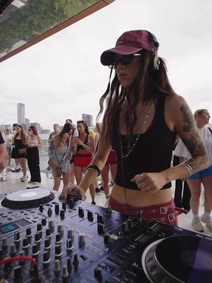 Mixing flavours for the perfect transition 😝 @AM SOCIAL  #dj 