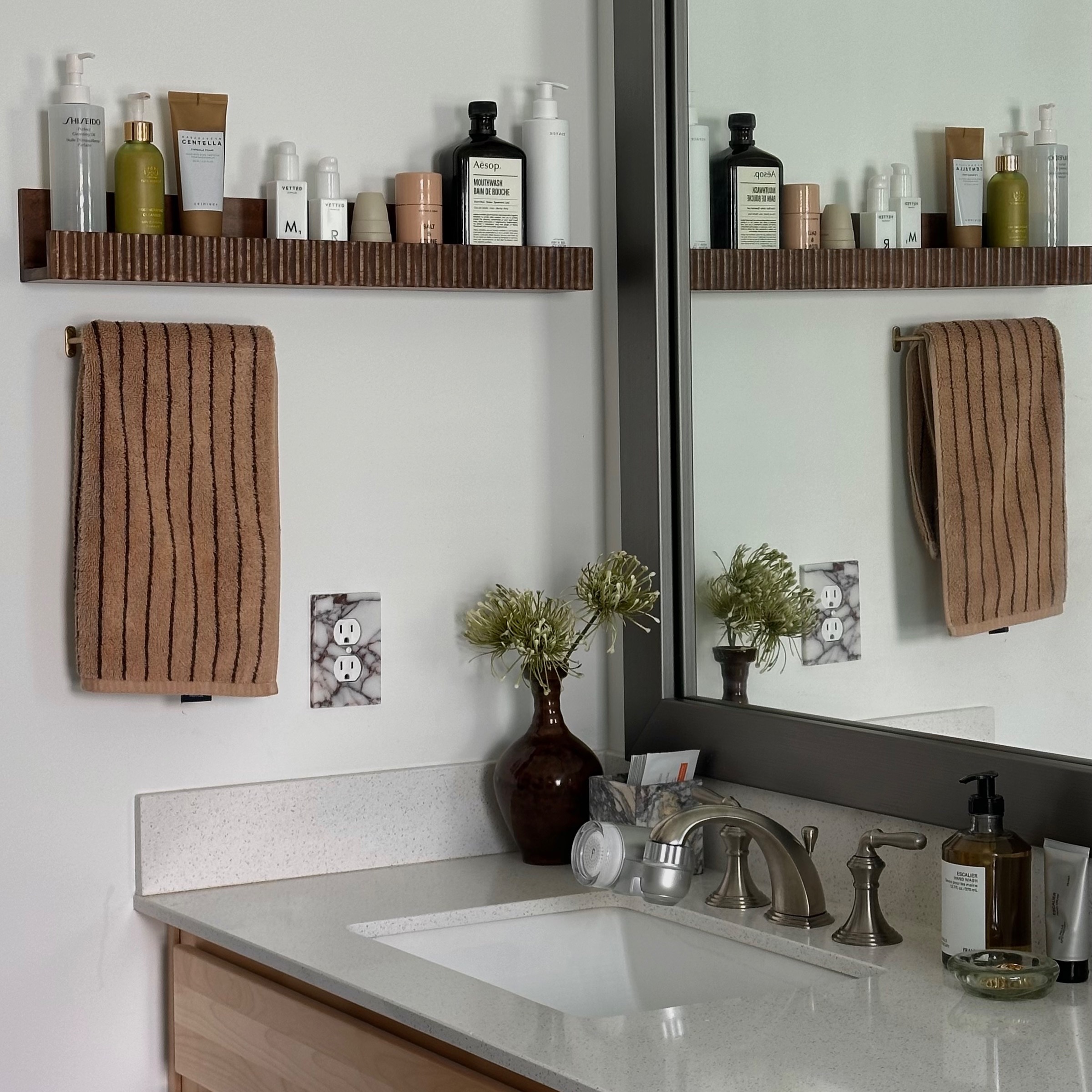 bathroom shelf thumbnail