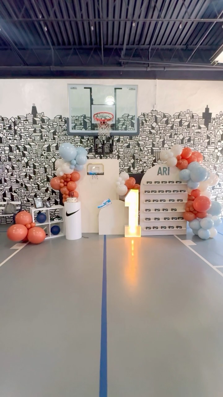 Ari’s 1st birthday was one to remember 🎂👟🏀

#1stbirthday #kidsparties #partyinspo #chicago
