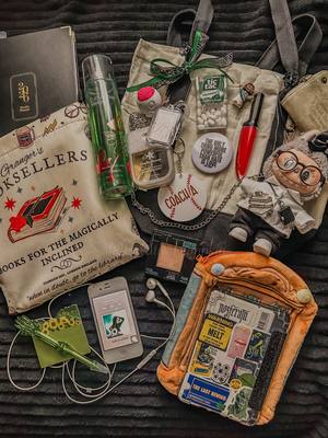 Yall loved the last one so here’s another #whatsinmybag kindle stickers and pin are from a shop on IG will drop the name