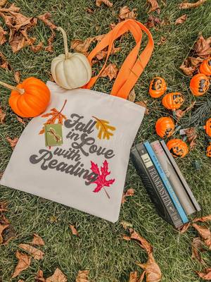 Halloween and books is what you’ll find around here with a side of crafts 👻✂️🎨📕 #bookishgirlies #spookyallyear #spookybo