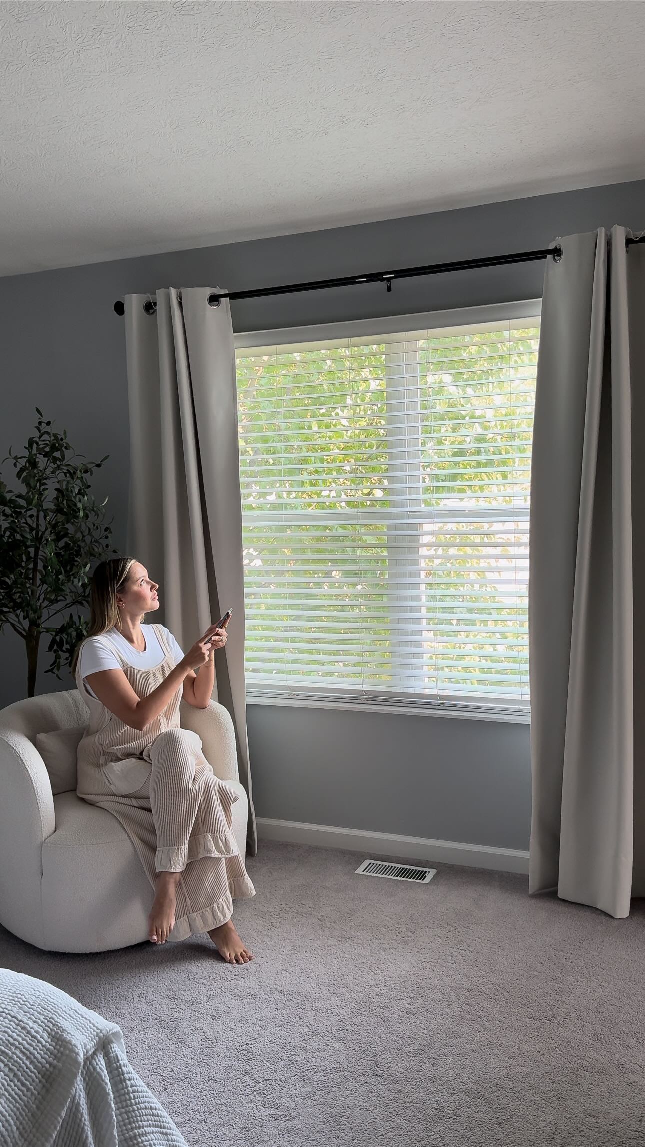 Comment any word under this post to get the link sent to your DM! @theswitchbot Automatic Curtain Opener is the perfect 