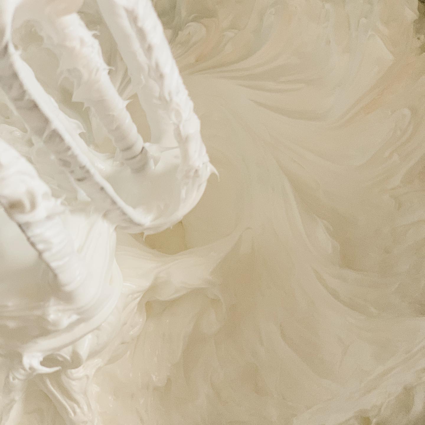 Here’s a quick peak at the luxurious whipped foaming base for our softening body scrub🧽

Each of our scrubs consist of t