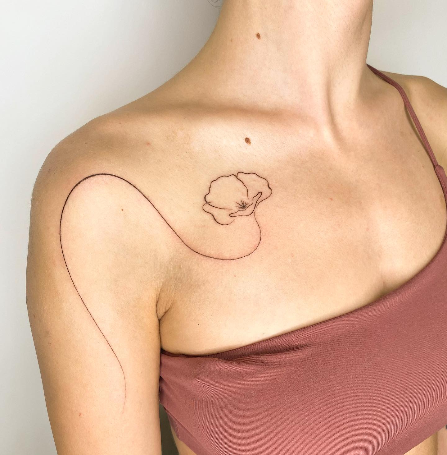 California Poppy for Zoe 🤍
Hecho en  @craftt.studio 

#handmade #handpokeartist #handpoke #californiapoppy #amapola #han