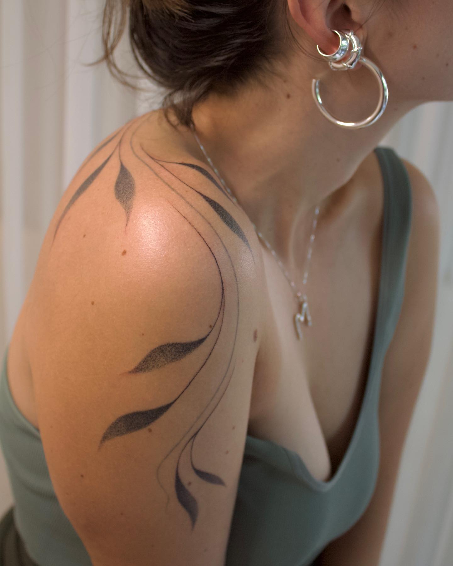 A? 🤍🫧

#handpokedtattoos #stickandpoke #handmade #handpoke #stickandpoke #comtemporarytattoo #dotwork #blackwork #plantt