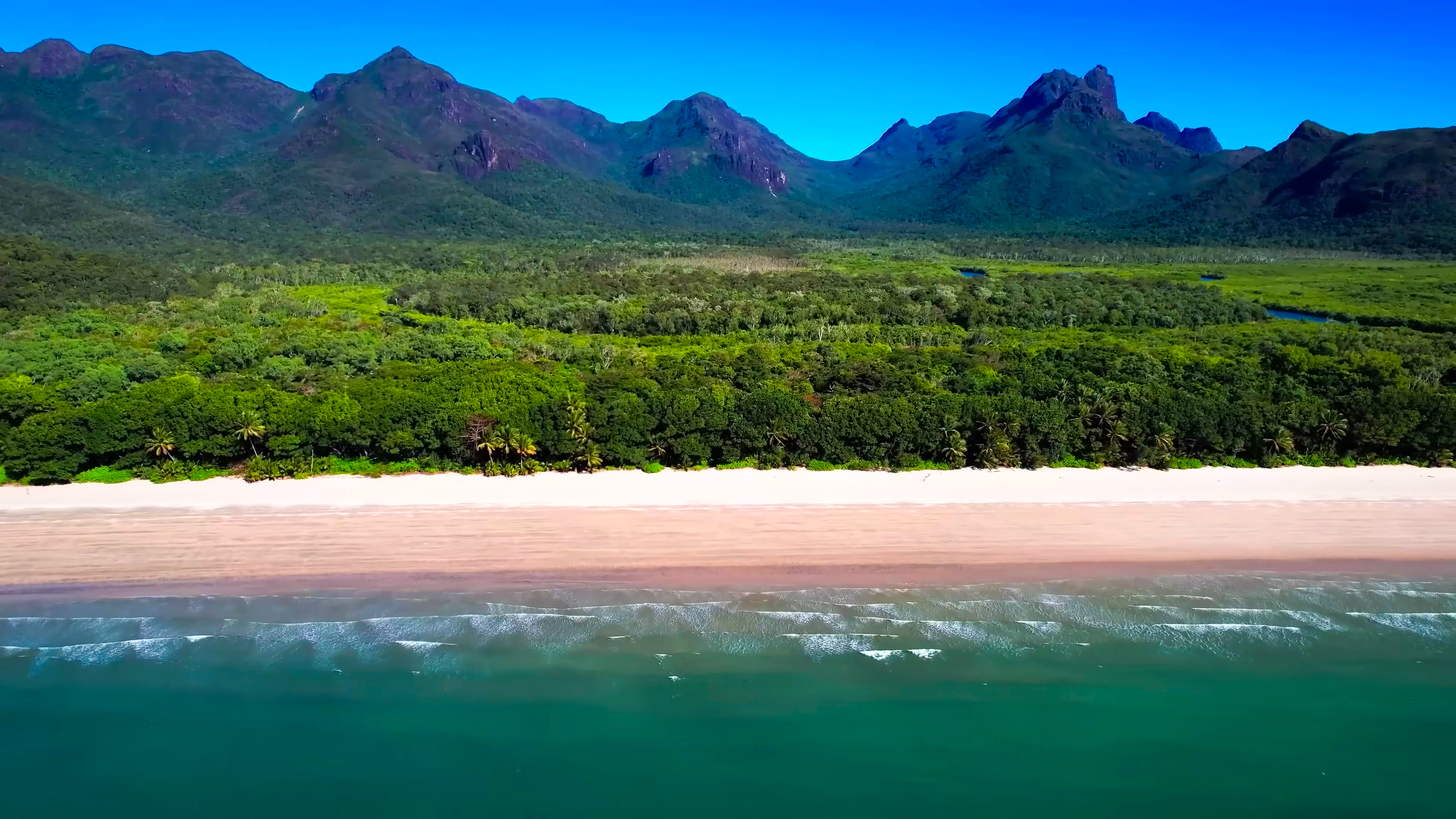DISCOVERING THE COAST OF QUEENSLAND thumbnail
