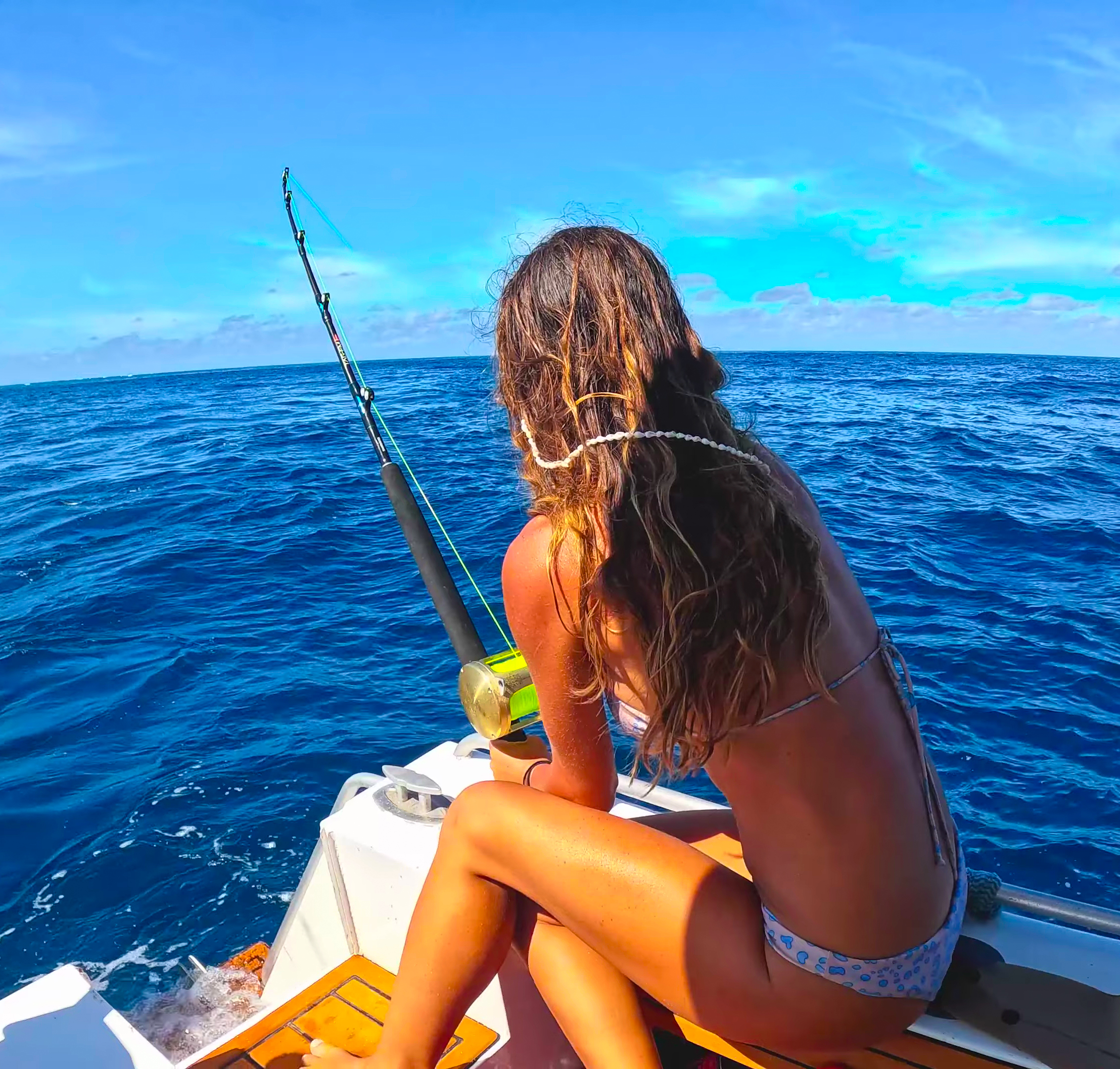 FISHING IN THE GREAT BARRIER REEF ON THE COAST OF QUEENSLAND thumbnail
