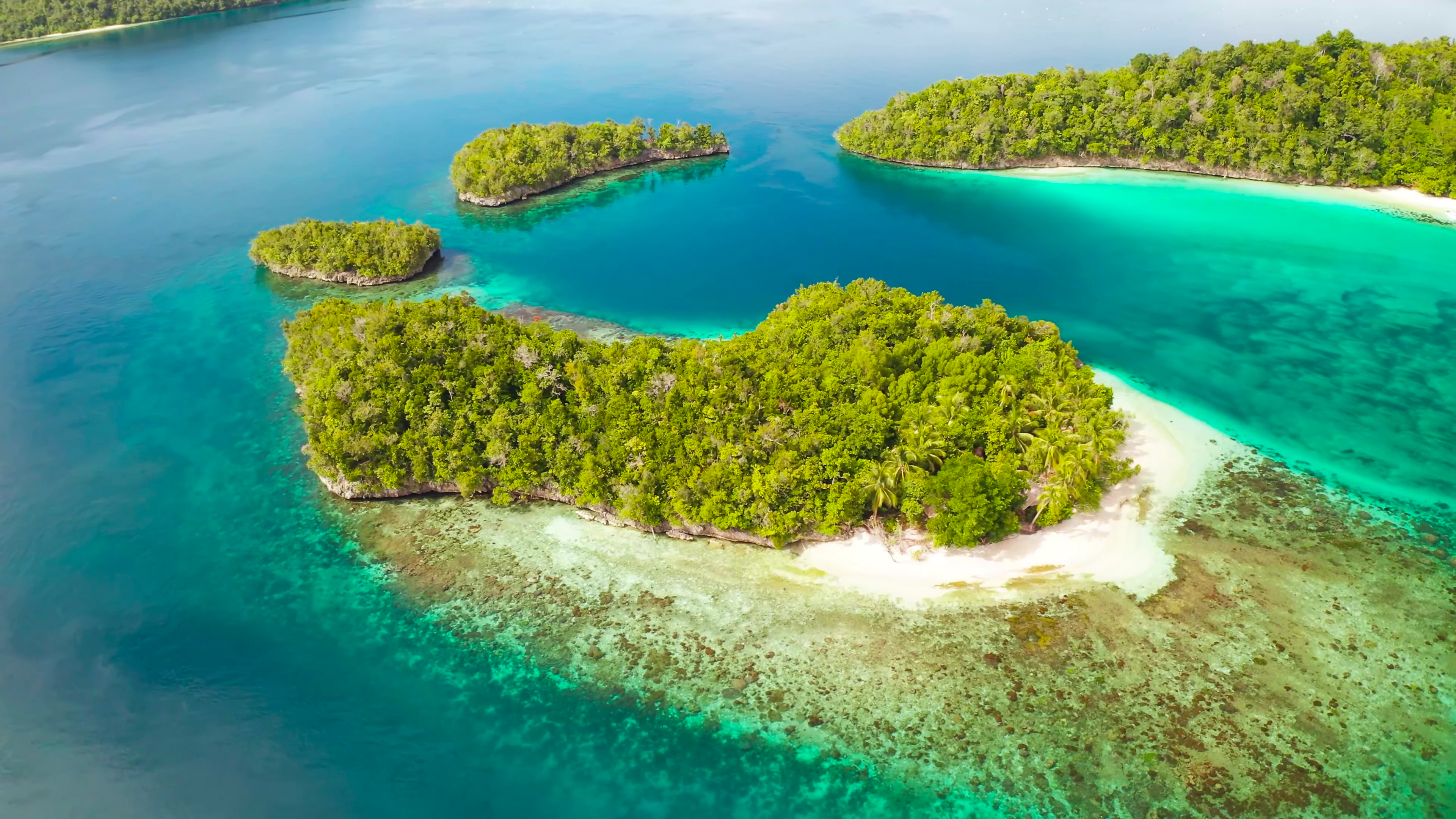 DISCOVER ISLANDS FOR PLEASURE AND ON SOME MISSIONS thumbnail