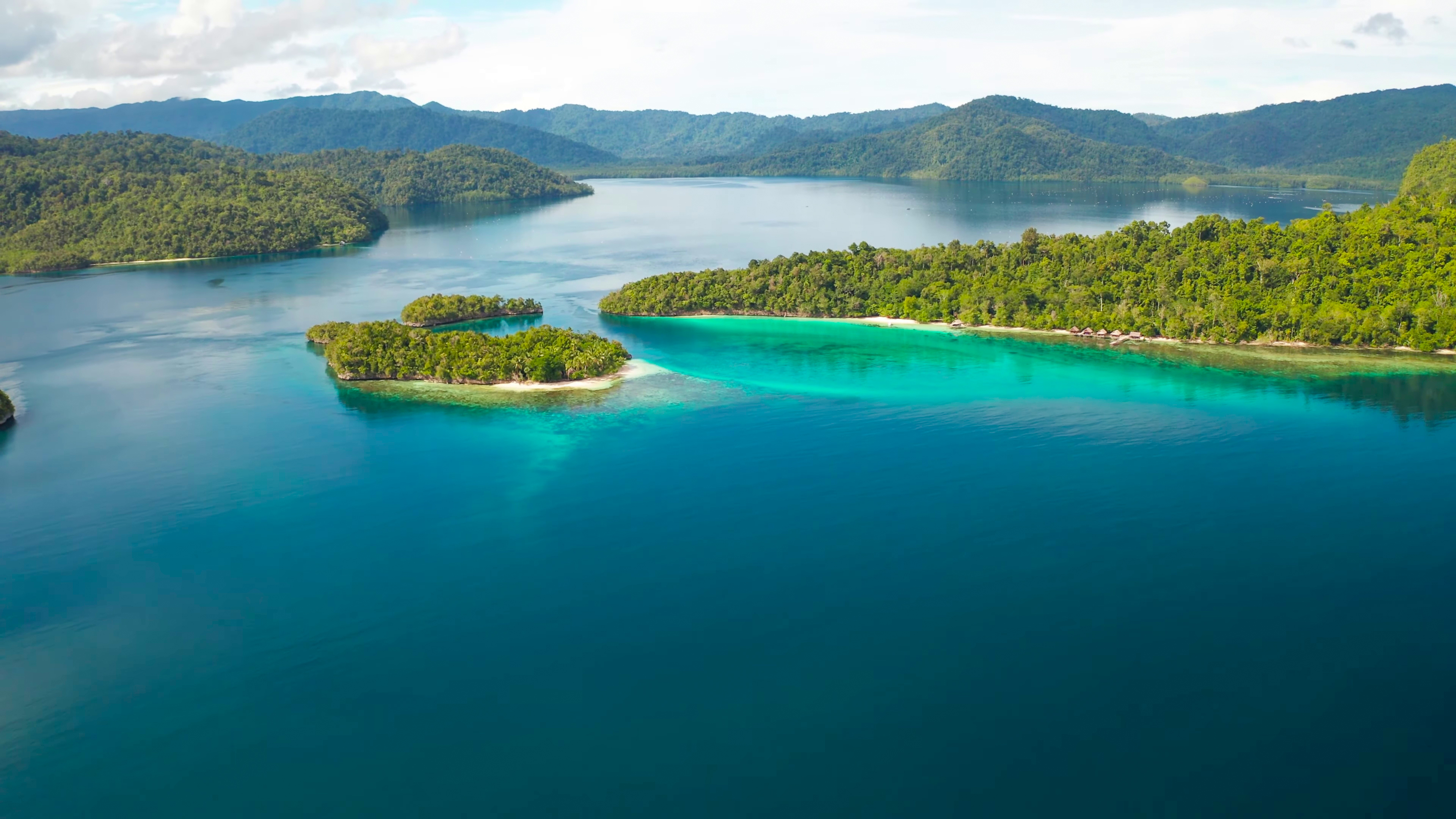 SAILING THE SOUTH SEA ISLANDS OF PAPUA NEW GUINEA thumbnail