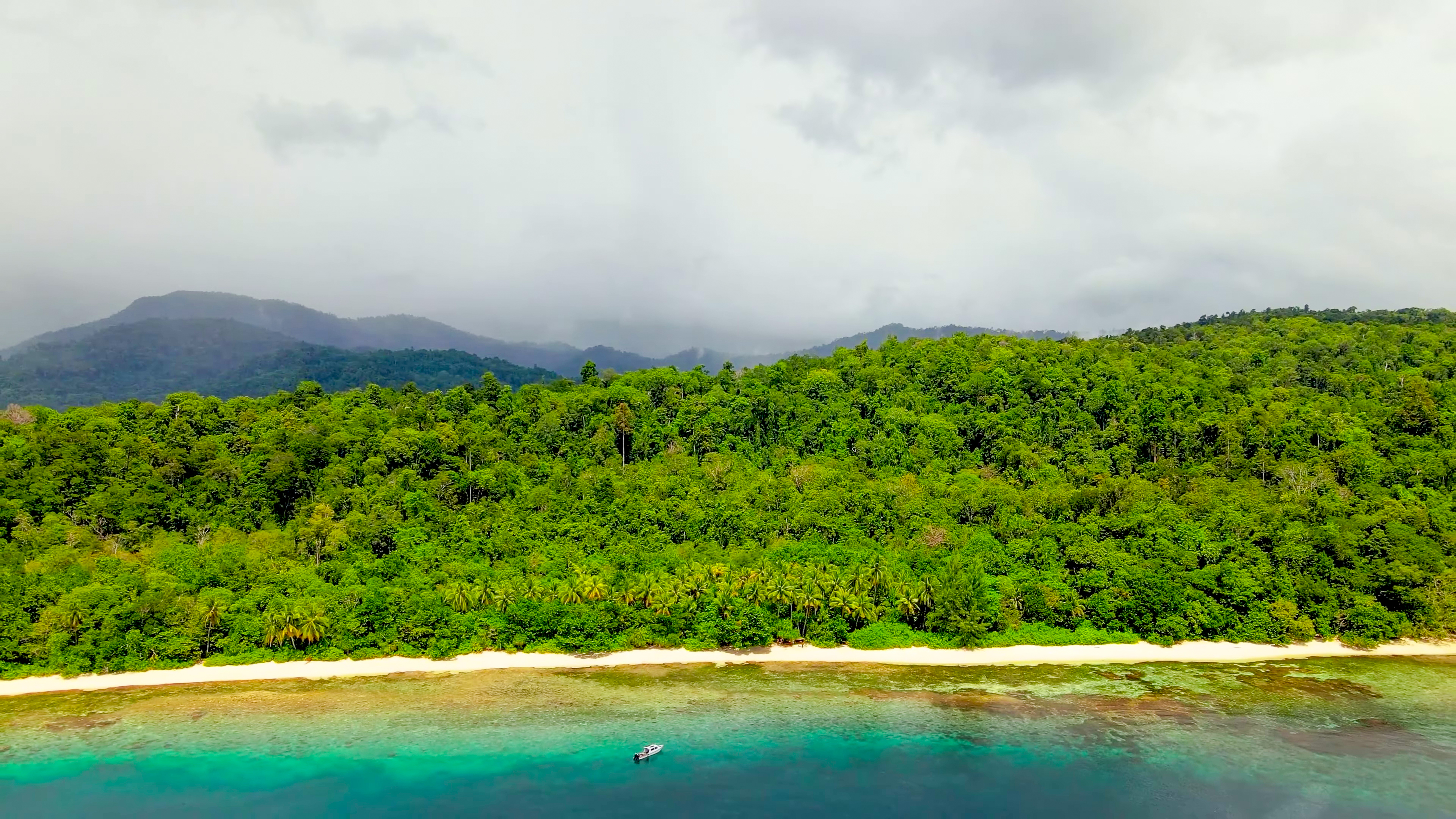 SAILING THE SOUTH SEA ISLANDS OF PAPUA NEW GUINEA thumbnail