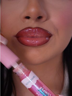 These new lip glosses… omg I loveeee @COVERGIRL #makeup #makeuptok #lipglosses #makeuptips 