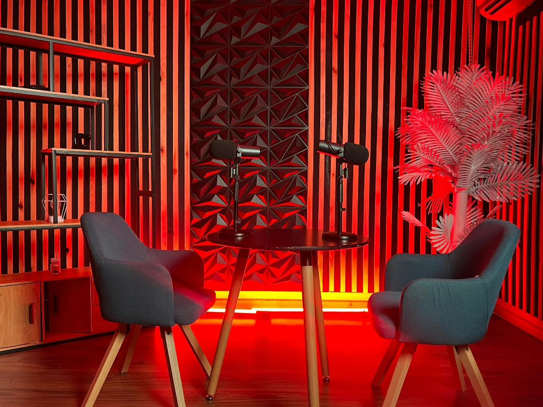 Transformez vos idées en contenu captivant dans nos studios spécialement conçus pour les passionnés du son !
Que vous so