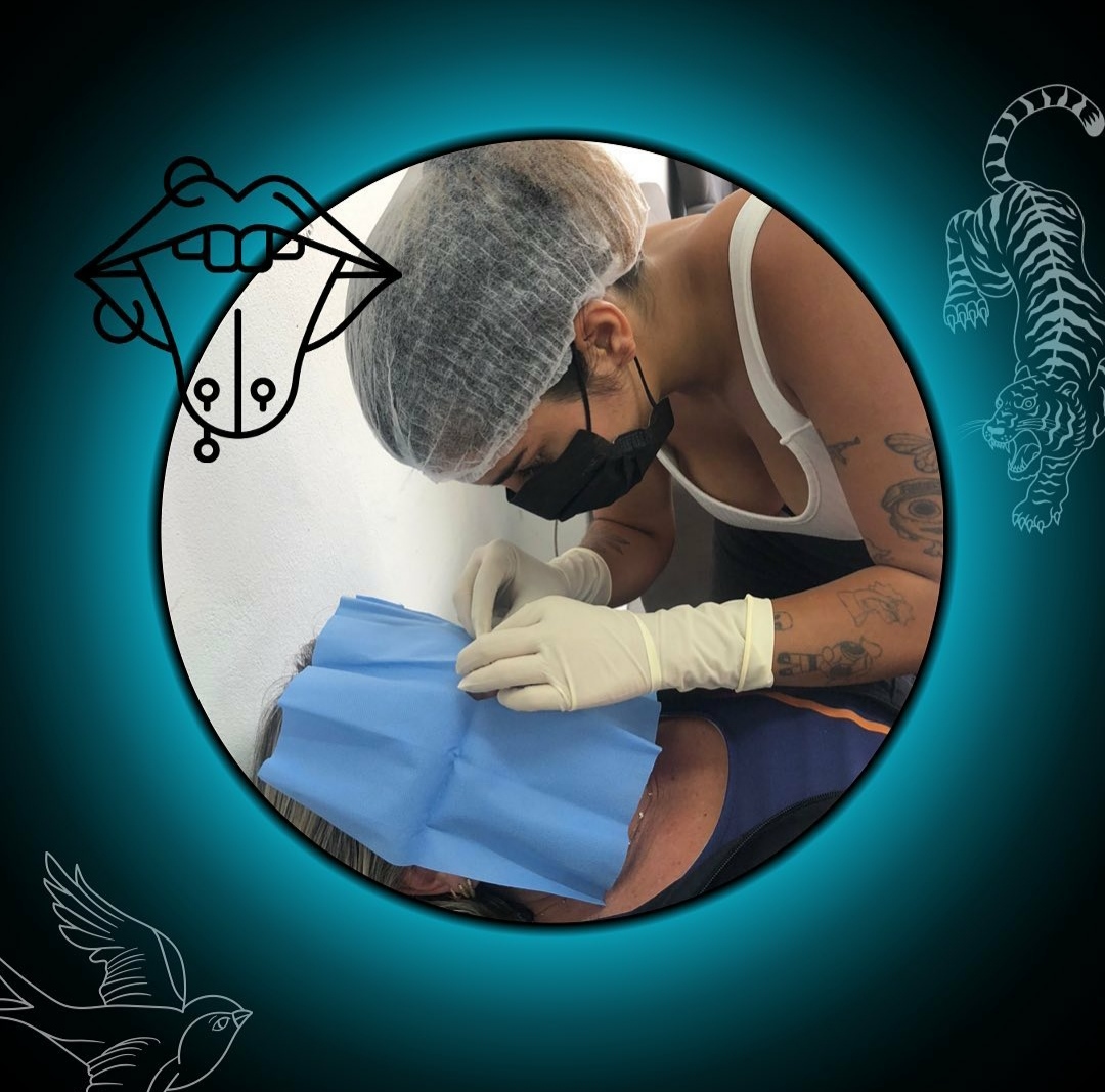 Naele body-piercing thumbnail