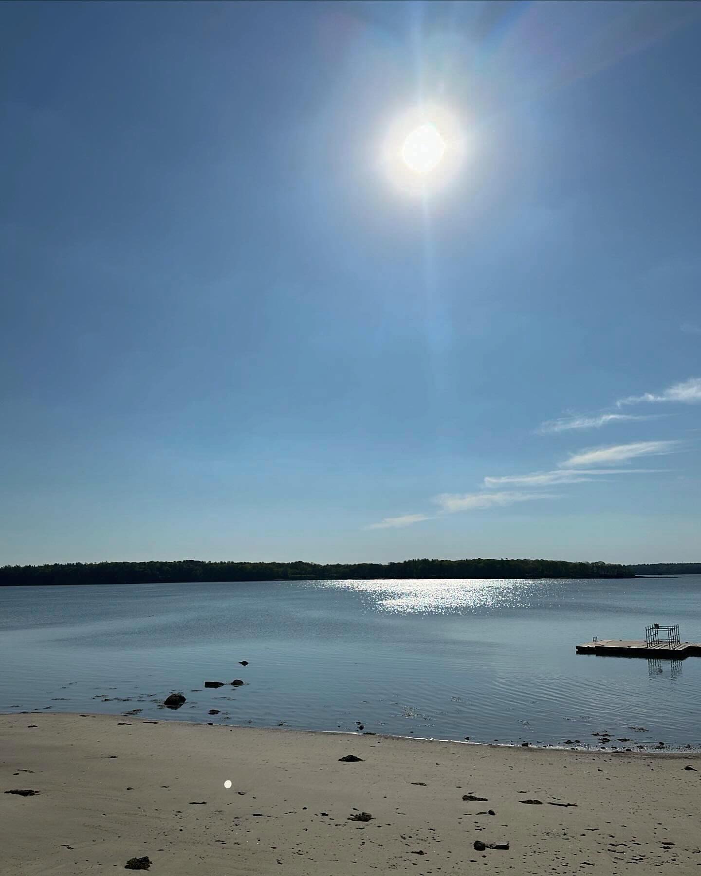 Let’s talk about the SUN
The elements that is medicine for your entire body + spirit 🌞
We are taught to fear it, but j