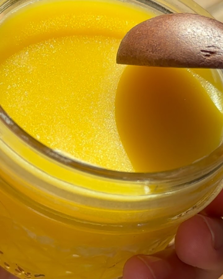 Sitting by the moonflowers and lathering in handmade plant magick—
🌼 Flower Balms 🌼
—this batch was calendula infused