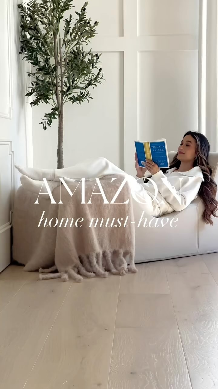 Say goodbye to stress with this must-have Zero Gravity Chaise Lounger from Amazon! 🌟 Your ultimate relaxation partner th