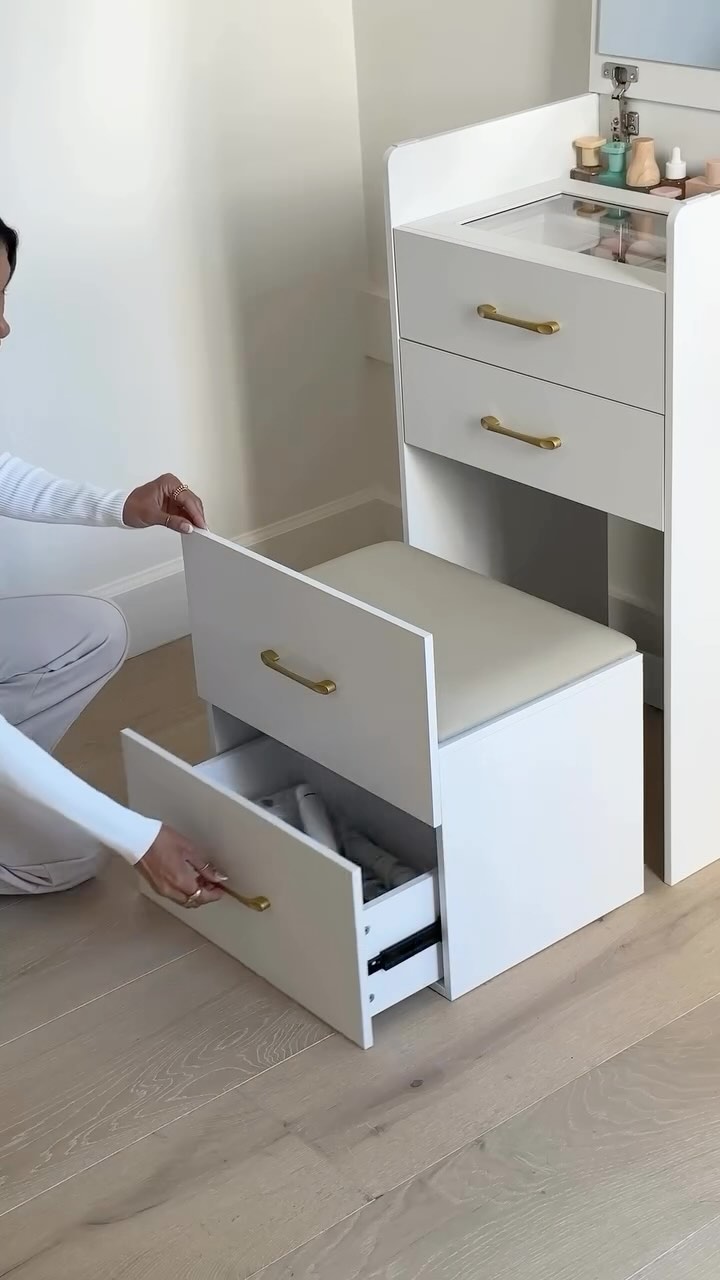 ✨Transform your space with this all-in-one vanity set from Amazon! 🛋️

5 Reasons You’ll Love It:
1. Flip top mirror for 